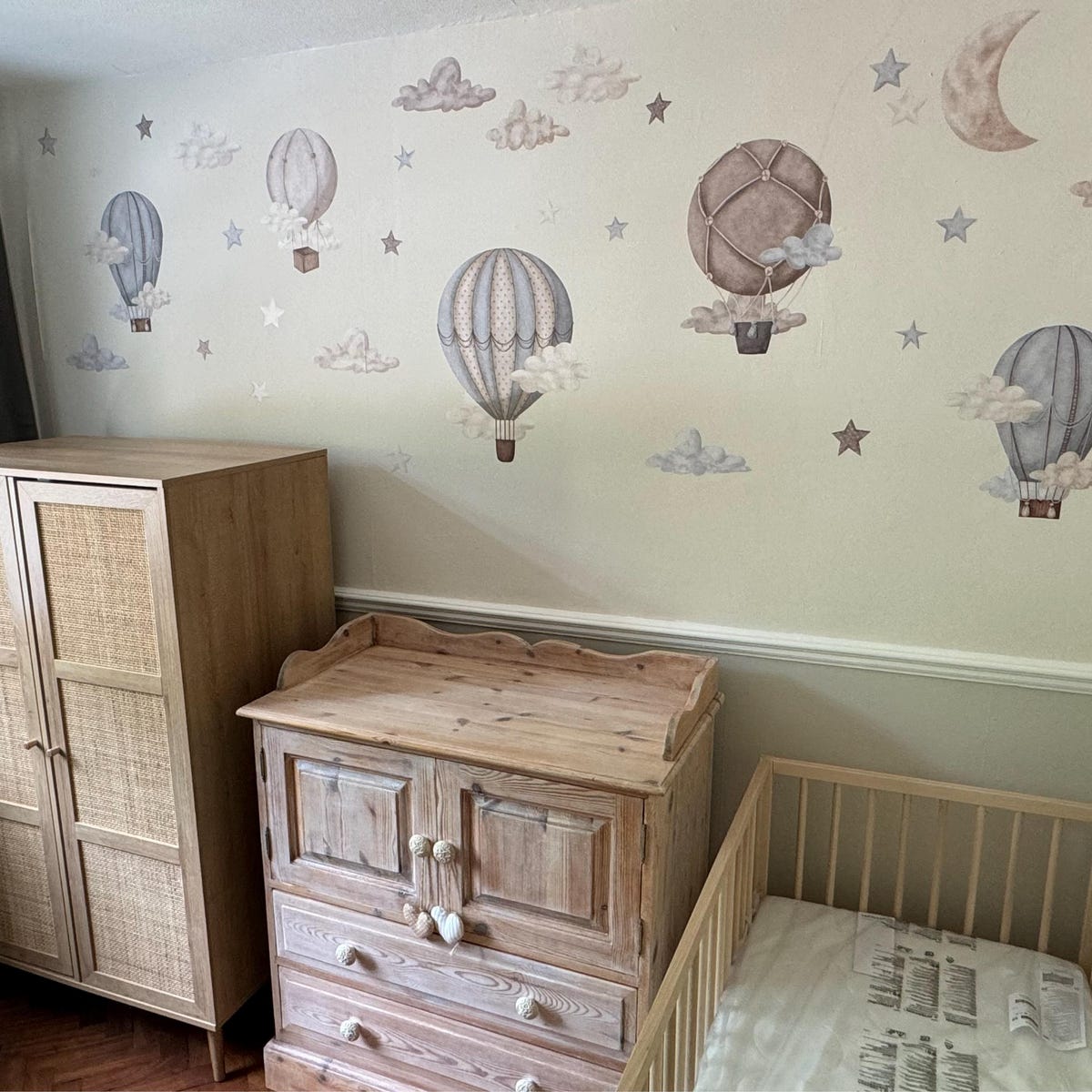 Dreamy Hot Air Balloons and Stars Wall Sticker for Nursery and Kids' Room - Clickwalls
