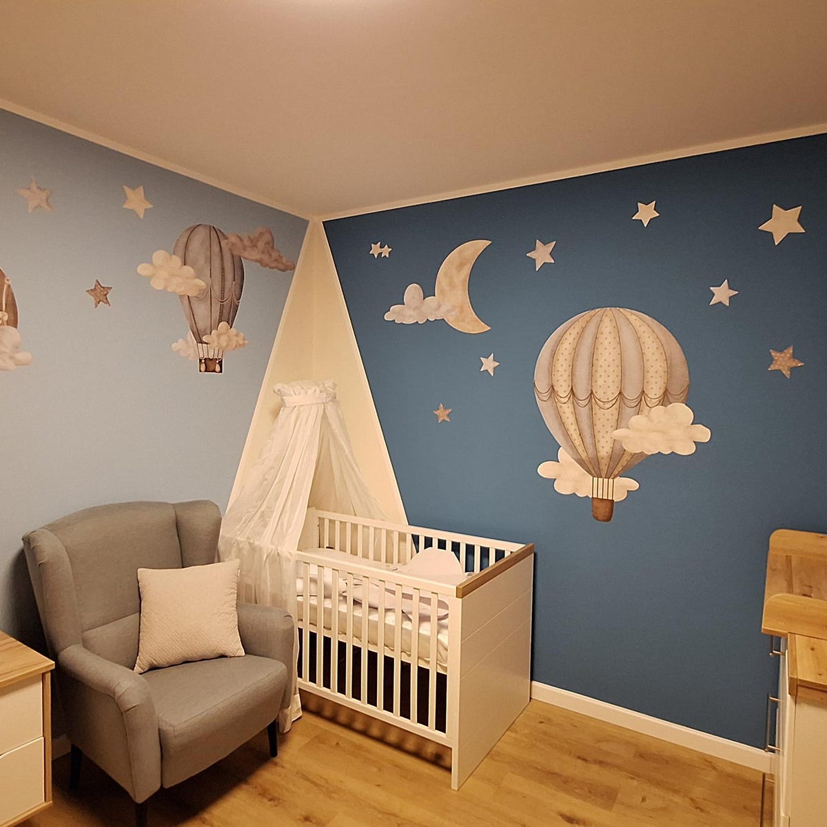 Dreamy Hot Air Balloons and Stars Wall Sticker for Nursery and Kids' Room - Clickwalls